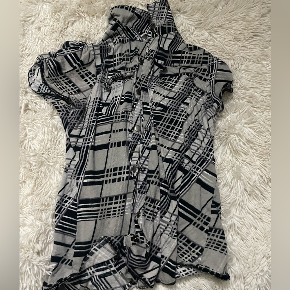 This is a short sleeve flannel. It’s colors are white, gray and black .